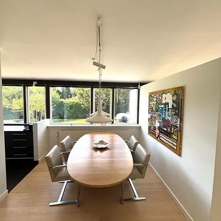 Villa Spacious With Beautiful Garden And Terrace