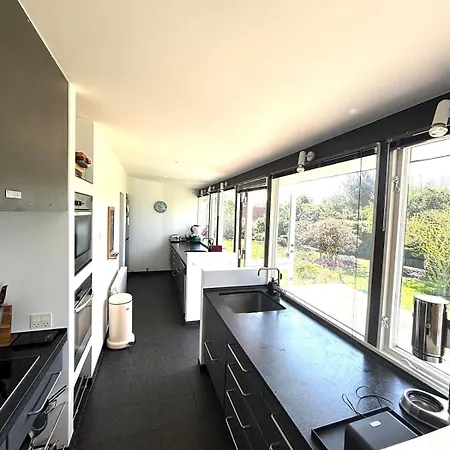 Spacious With Beautiful Garden And Terrace Rungsted