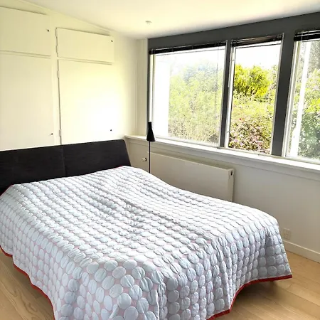 Villa Spacious With Beautiful Garden And Terrace