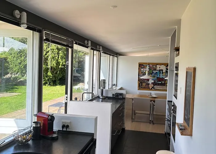 Вилла Spacious With Beautiful Garden And Terrace *