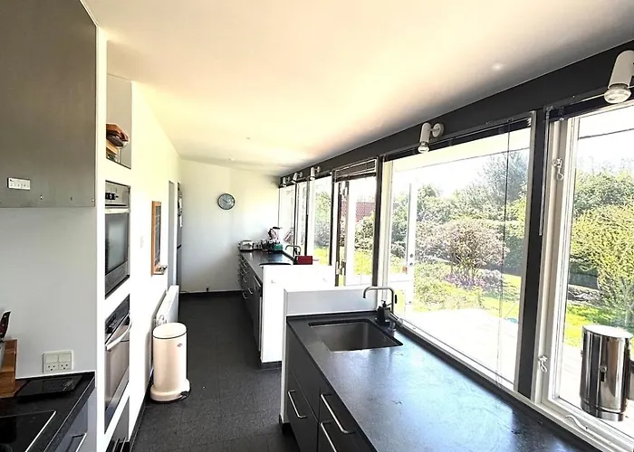 Spacious With Beautiful Garden And Terrace Rungsted