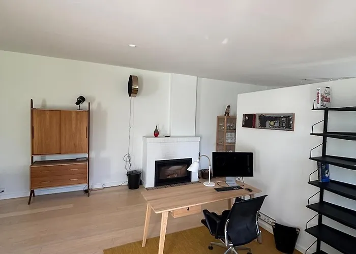 Spacious With Beautiful Garden And Terrace Villa *
